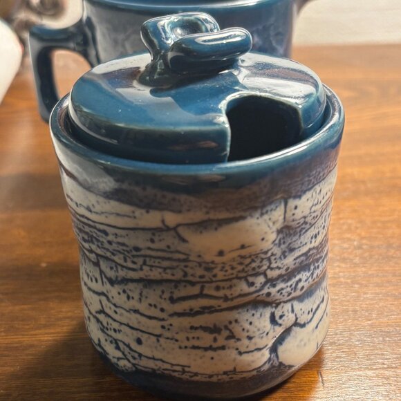 Vintage Canadian sugar bowl and creamer - Picture 7 of 8